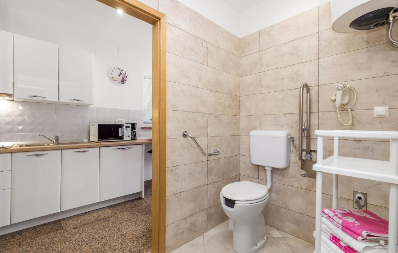 Nice Apartment In Rukavac With Kitchen Exterior photo